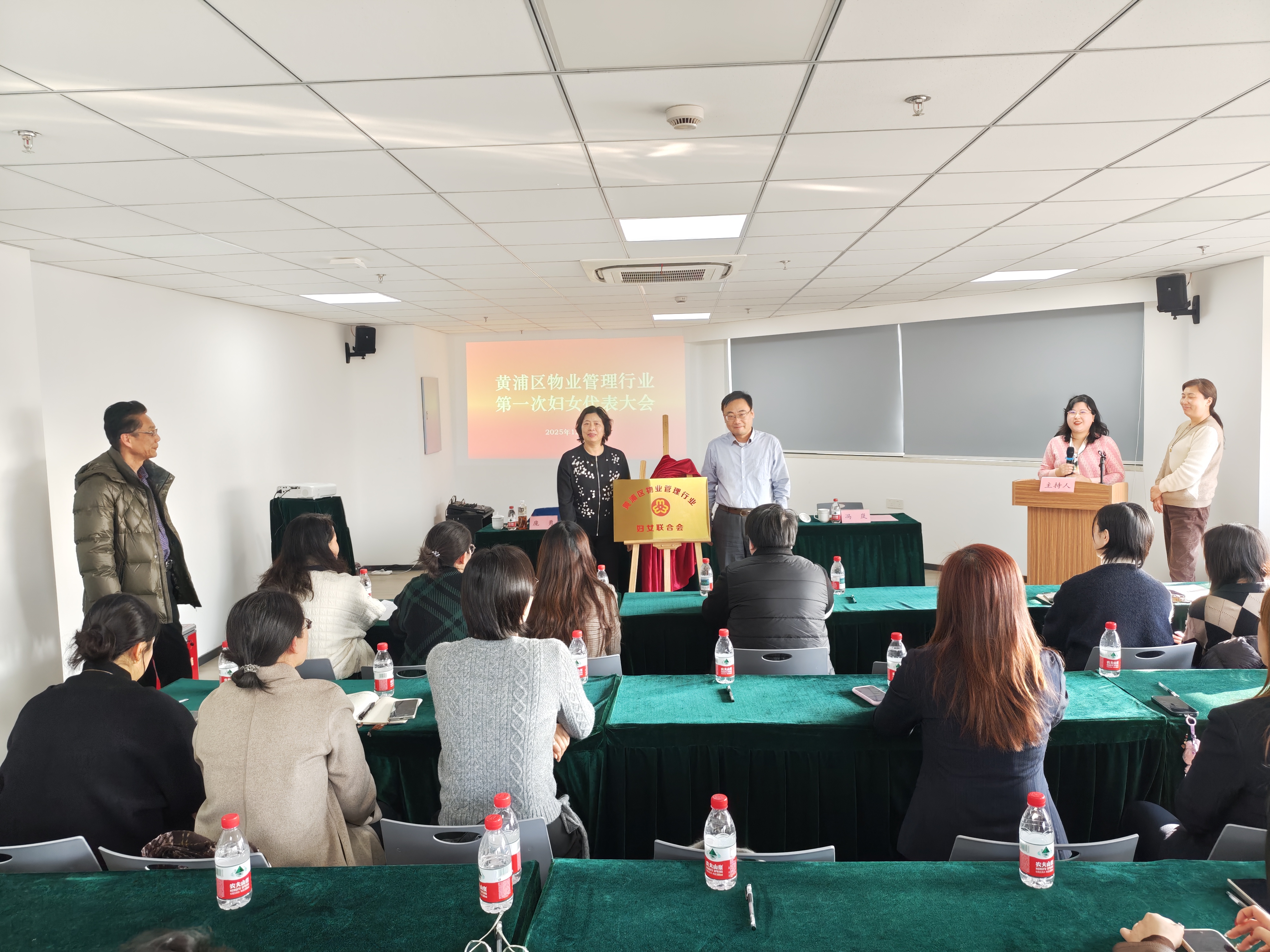 1766058308972993.jpg 揭牌.jpg